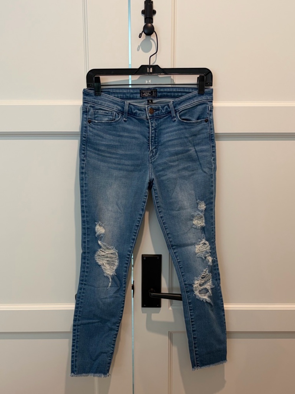 Abercrombie & Fitch Harper Low Rise Ankle Jeans Ripped Medium Wash Size 27 4R